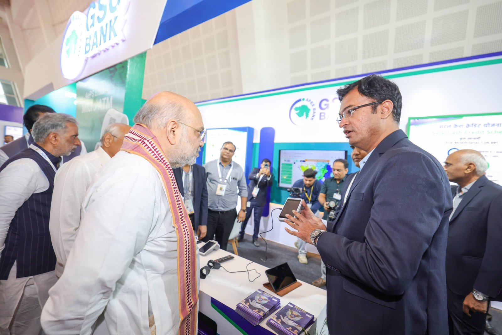 गुजरात के गांधीनगर में आयोजित हुई सहकारिता मंथन बैठक